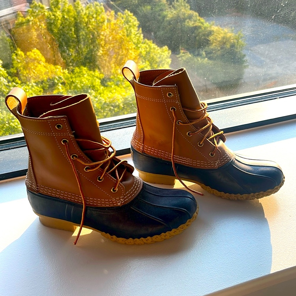 L.L. Bean Navy waterproof high-top “Duck Boots” (women’s 8)